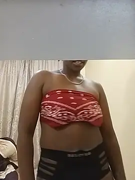 Snapshot of sweetly_gal chatting on 06-05-26, 11:10 sweetly gal online show from 06-05-26, 11:10