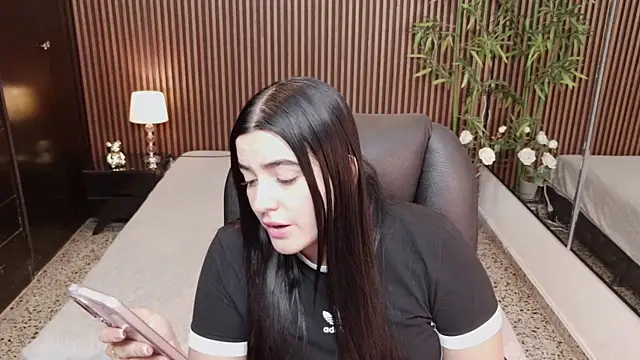 Snapshot of karilyncollinss chatting on 06-19-26, 08:23 karilyncollinss online show from 06-19-26, 08:23