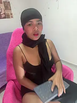 Snapshot of Jalilat_Billal_02 chatting on 06-10-26, 05:39 Jalilat Billal 02 online show from 06-10-26, 05:39