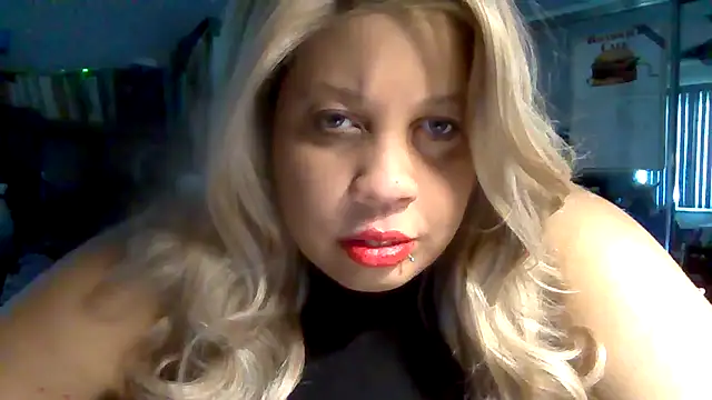 Snapshot of NotEvenPretty chatting on 06-18-26, 12:33 NotEvenPretty online show from 06-18-26, 12:33