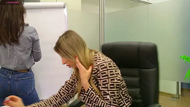 Snapshot of BabesGoWild chatting on 02-19-25, 05:16 BabesGoWild online show from 02-19-25, 05:16