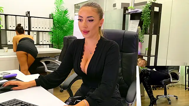 Snapshot of BabesGoWild chatting on 09-12-25, 04:45 BabesGoWild online show from 09-12-25, 04:45