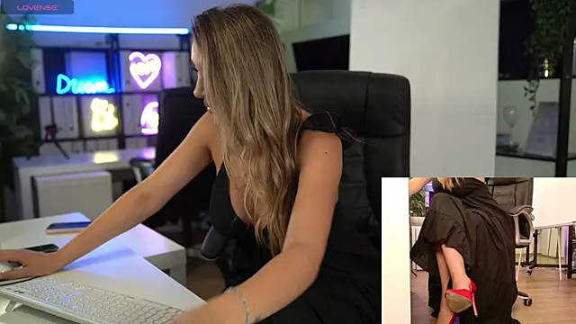 Snapshot of BabesGoWild chatting on 06-18-26, 04:57 BabesGoWild online show from 06-18-26, 04:57