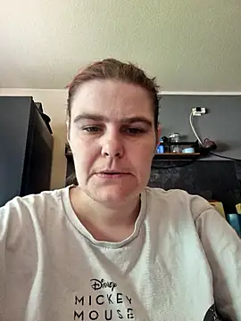 Snapshot of GoldenWifee chatting on 06-05-26, 02:34 GoldenWifee online show from 06-05-26, 02:34