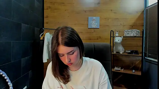 Snapshot of PaulineeJones chatting on 06-09-26, 09:10 PaulineeJones online show from 06-09-26, 09:10