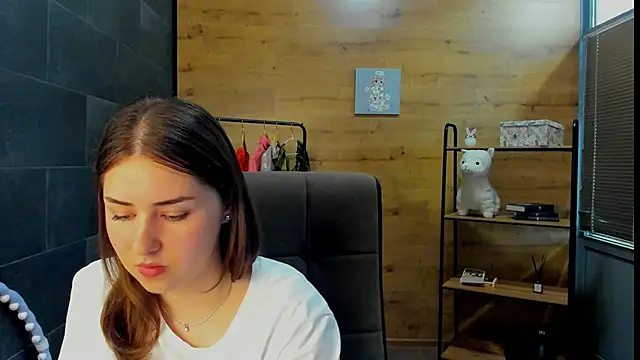 Snapshot of PaulineeJones chatting on 06-10-26, 01:10 PaulineeJones online show from 06-10-26, 01:10