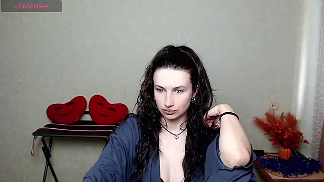 Snapshot of LilithRivi chatting on 06-10-26, 02:27 LilithRivi online show from 06-10-26, 02:27