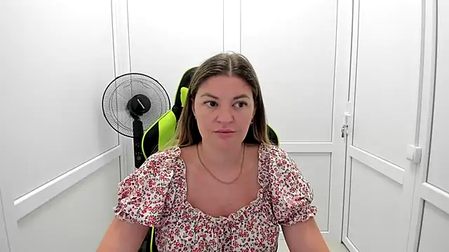 MiaSummerr  online show from 07-04-26, 12:11