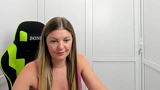 MiaSummerr  online show from 07-11-26, 07:16