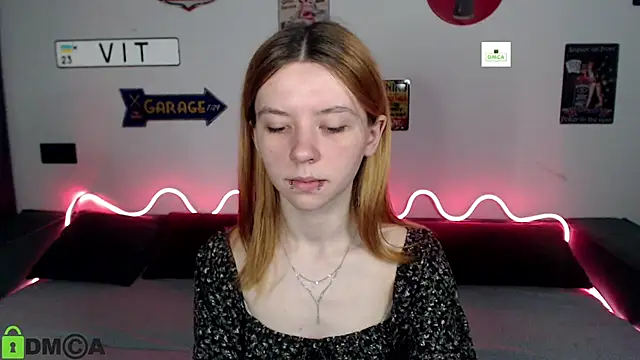 CarolInWonderland online show from 06-29-26, 06:41