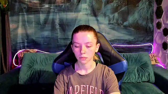 CarolInWonderland online show from 07-14-26, 06:29