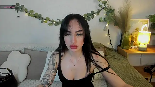 Snapshot of MayaGlamour chatting on 06-10-26, 12:15 MayaGlamour online show from 06-10-26, 12:15
