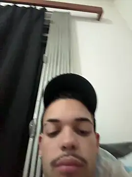 Snapshot of caio18b chatting on 06-08-26, 01:39 caio18b online show from 06-08-26, 01:39