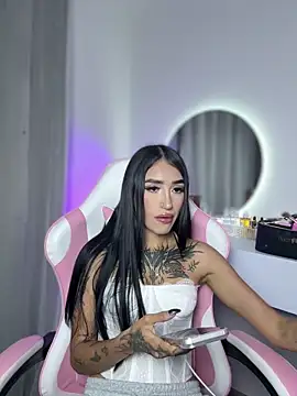 Snapshot of Babyygirl__ chatting on 06-08-26, 02:34 Babyygirl online show from 06-08-26, 02:34