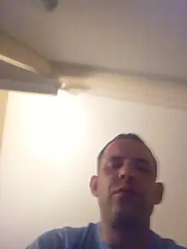 Snapshot of SingingTrunks chatting on 07-17-26, 11:53 SingingTrunks online show from 07-17-26, 11:53