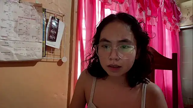 Snapshot of justhatsuse chatting on 06-08-26, 04:57 justhatsuse online show from 06-08-26, 04:57