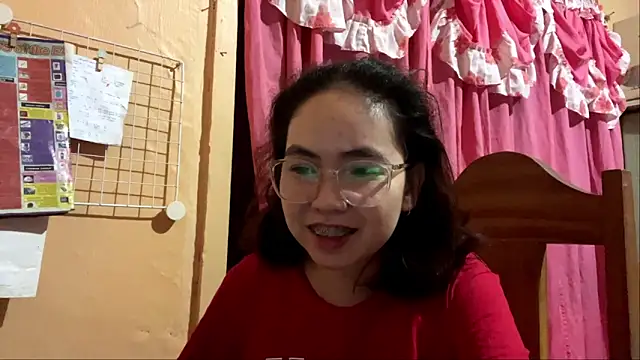 Snapshot of justhatsuse chatting on 06-11-26, 02:04 justhatsuse online show from 06-11-26, 02:04