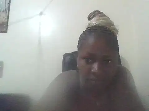 Snapshot of queen_bruce02 chatting on 06-10-26, 06:12 queen bruce02 online show from 06-10-26, 06:12