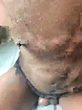 Snapshot of Geespise chatting on 07-23-26, 12:03 Geespise online show from 07-23-26, 12:03