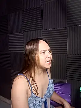 AlluringModel online show from 08-04-26, 11:35