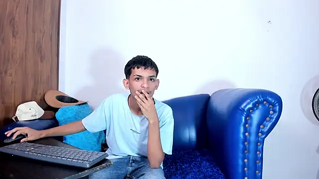 Snapshot of littlecum18 chatting on 07-24-26, 03:48 littlecum18 online show from 07-24-26, 03:48