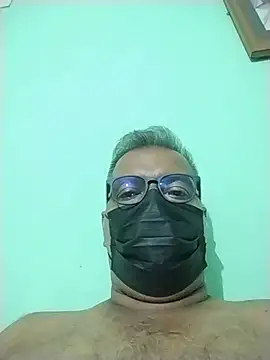 Snapshot of daddys_small_dick chatting on 06-08-26, 04:29 daddys small dick online show from 06-08-26, 04:29