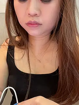 Snapshot of mimi05231 chatting on 07-26-26, 03:47 mimi05231 online show from 07-26-26, 03:47