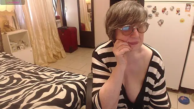 Sharon Amore online show from 06-14-26, 12:40