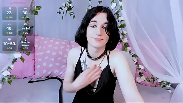 Snapshot of MickeQuinee chatting on 06-08-26, 10:04 MickeQuinee online show from 06-08-26, 10:04
