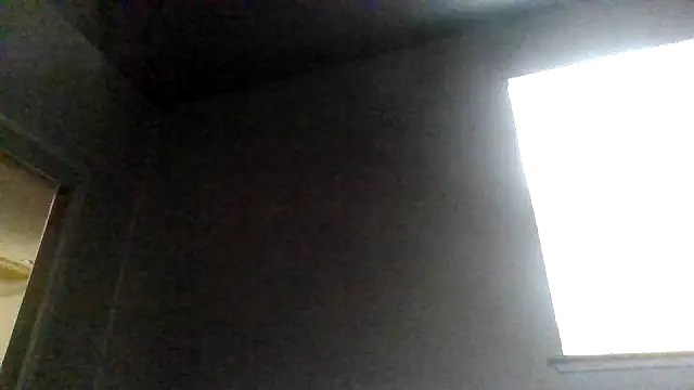 Snapshot of Mikecloudyhawk chatting on 06-09-26, 02:39 Mikecloudyhawk online show from 06-09-26, 02:39
