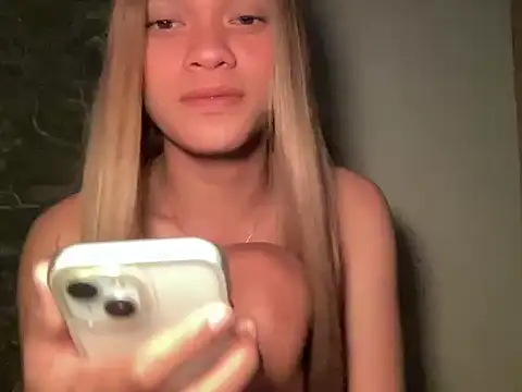 Justine0419 online show from 07-18-26, 12:15