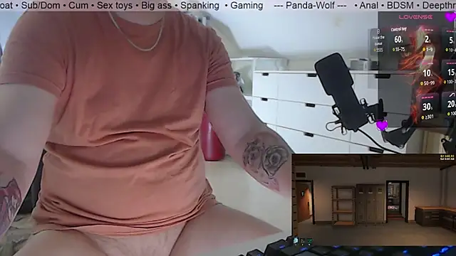 Snapshot of Panda-Wolf chatting on 06-10-26, 03:44 Panda-Wolf online show from 06-10-26, 03:44