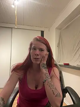 LisaLuxx online show from 06-10-26, 08:41