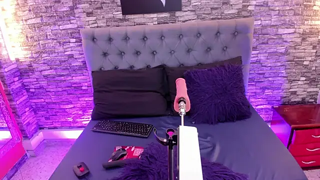 Snapshot of AngeliqueGirard chatting on 07-20-26, 03:03 AngeliqueGirard online show from 07-20-26, 03:03