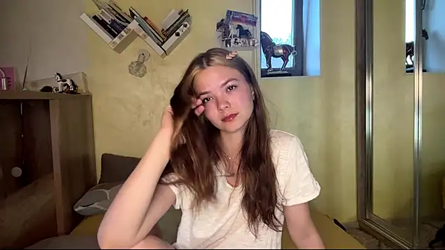Snapshot of AvrilGillig chatting on 06-11-26, 04:16 AvrilGillig online show from 06-11-26, 04:16