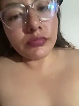 Snapshot of DirtyCerezita chatting on 06-19-26, 04:50 DirtyCerezita online show from 06-19-26, 04:50