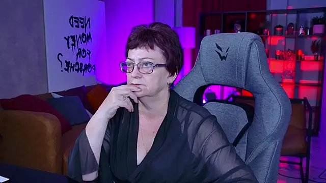 IsoldeMirevain online show from 06-16-26, 05:37