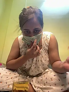 Snapshot of Roshini_06 chatting on 06-17-26, 08:43 Roshini 06 online show from 06-17-26, 08:43