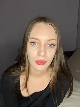 Carolain2468 online show from 06-10-26, 03:44