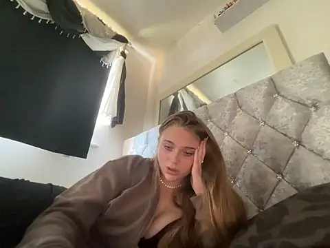 Violetsinxx online show from 06-14-26, 02:30