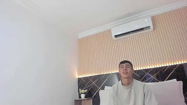 Bruno fox online show from 06-19-26, 07:17