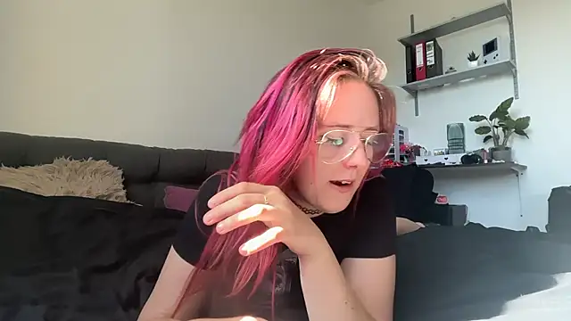 Snapshot of LeaLoveXXX chatting on 06-22-26, 07:27 LeaLoveXXX online show from 06-22-26, 07:27