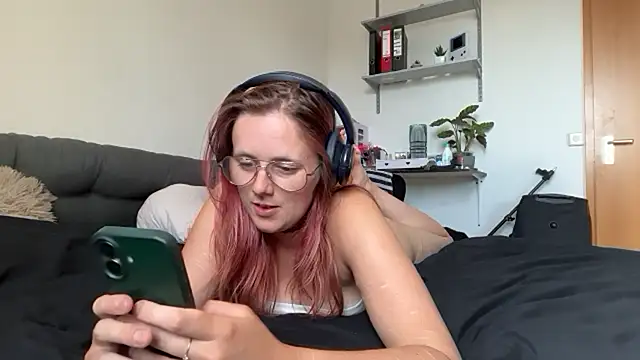 Snapshot of LeaLoveXXX chatting on 07-02-26, 07:14 LeaLoveXXX online show from 07-02-26, 07:14