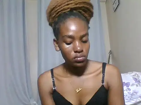 Snapshot of Lola_Allure chatting on 06-13-26, 06:44 Lola Allure online show from 06-13-26, 06:44