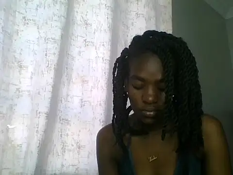 Snapshot of Lola_Allure chatting on 06-28-26, 01:17 Lola Allure online show from 06-28-26, 01:17