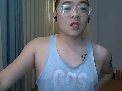 Snapshot of iamtobias chatting on 06-09-26, 04:18 iamtobias online show from 06-09-26, 04:18