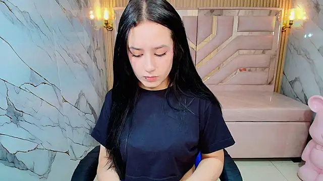 Aleja r  online show from 06-18-26, 07:40