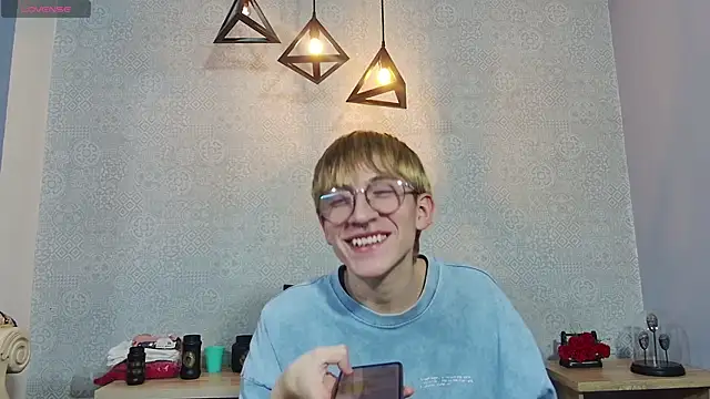 Snapshot of axell_stone_ chatting on 06-11-26, 09:24 axell stone online show from 06-11-26, 09:24
