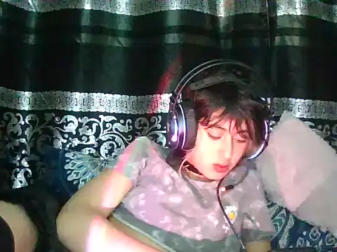 kittenpasive30 online show from 06-15-26, 11:51