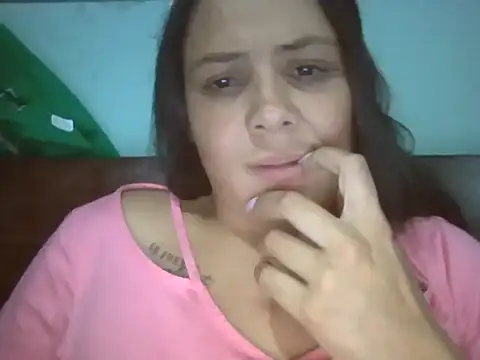 Snapshot of Arletrose_ chatting on 07-10-26, 03:33 Arletrose online show from 07-10-26, 03:33